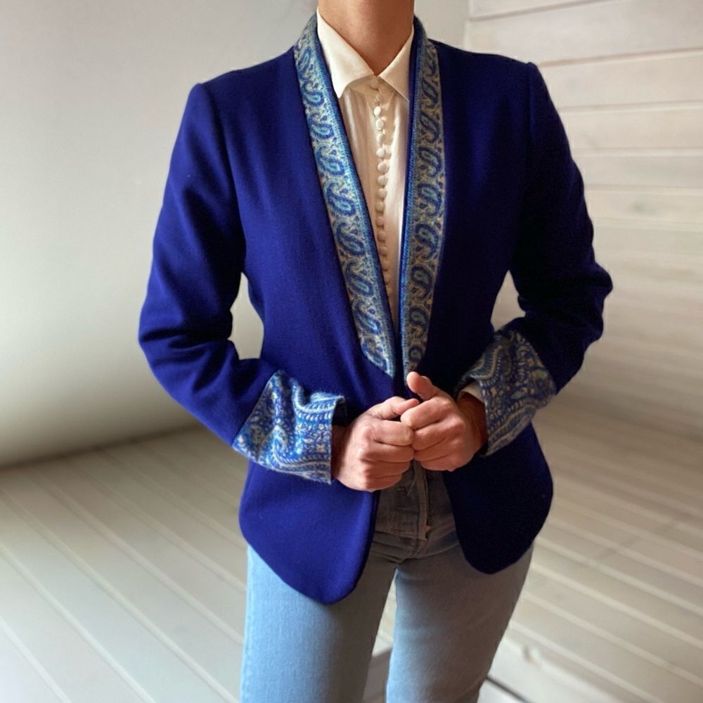 Vintage Open Blazer with Paisley Pattern​ - Picture 4 of 12